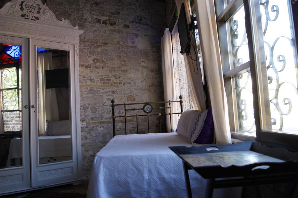 Mahzen Hotel Ayvalik Quarto foto