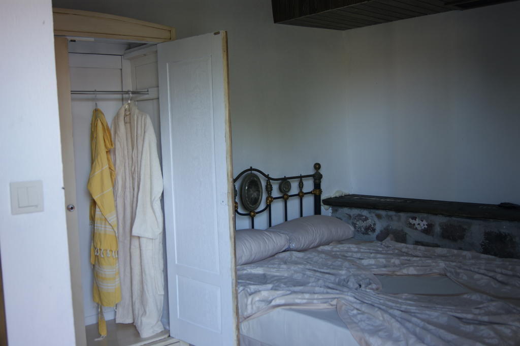 Mahzen Hotel Ayvalik Quarto foto