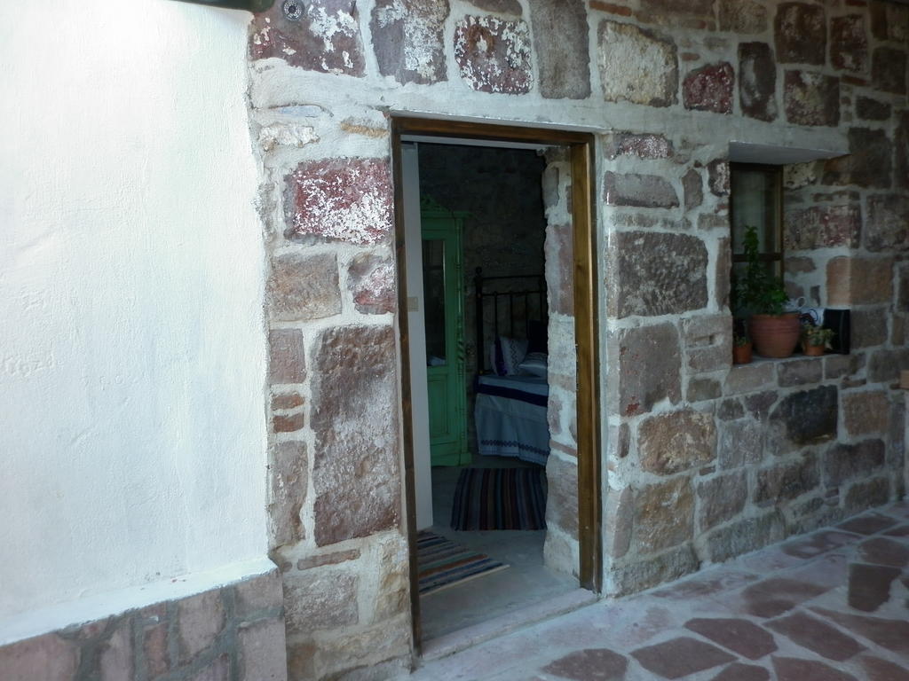 Mahzen Hotel Ayvalik Quarto foto