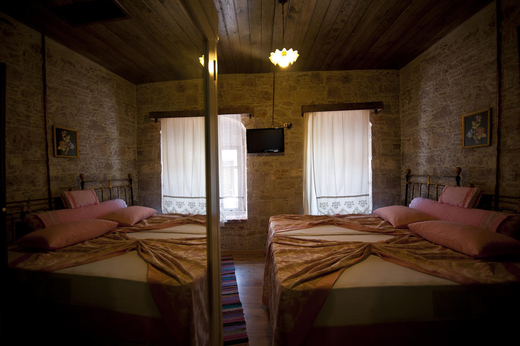 Mahzen Hotel Ayvalik Quarto foto