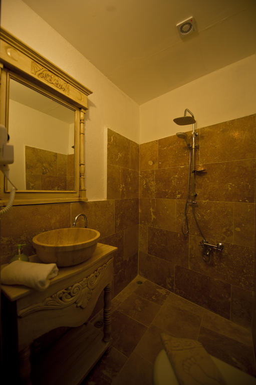 Mahzen Hotel Ayvalik Quarto foto